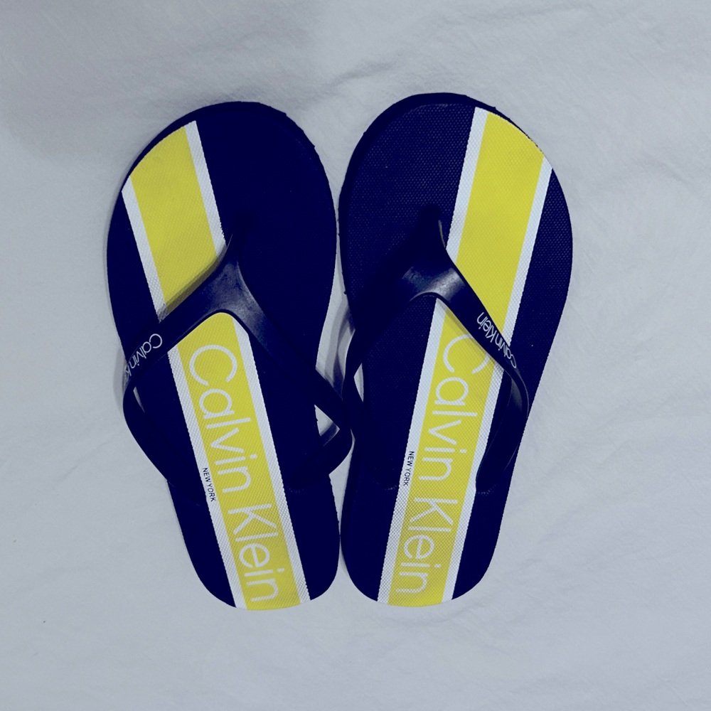 New Calvin Klein Flip Flops Sz 7